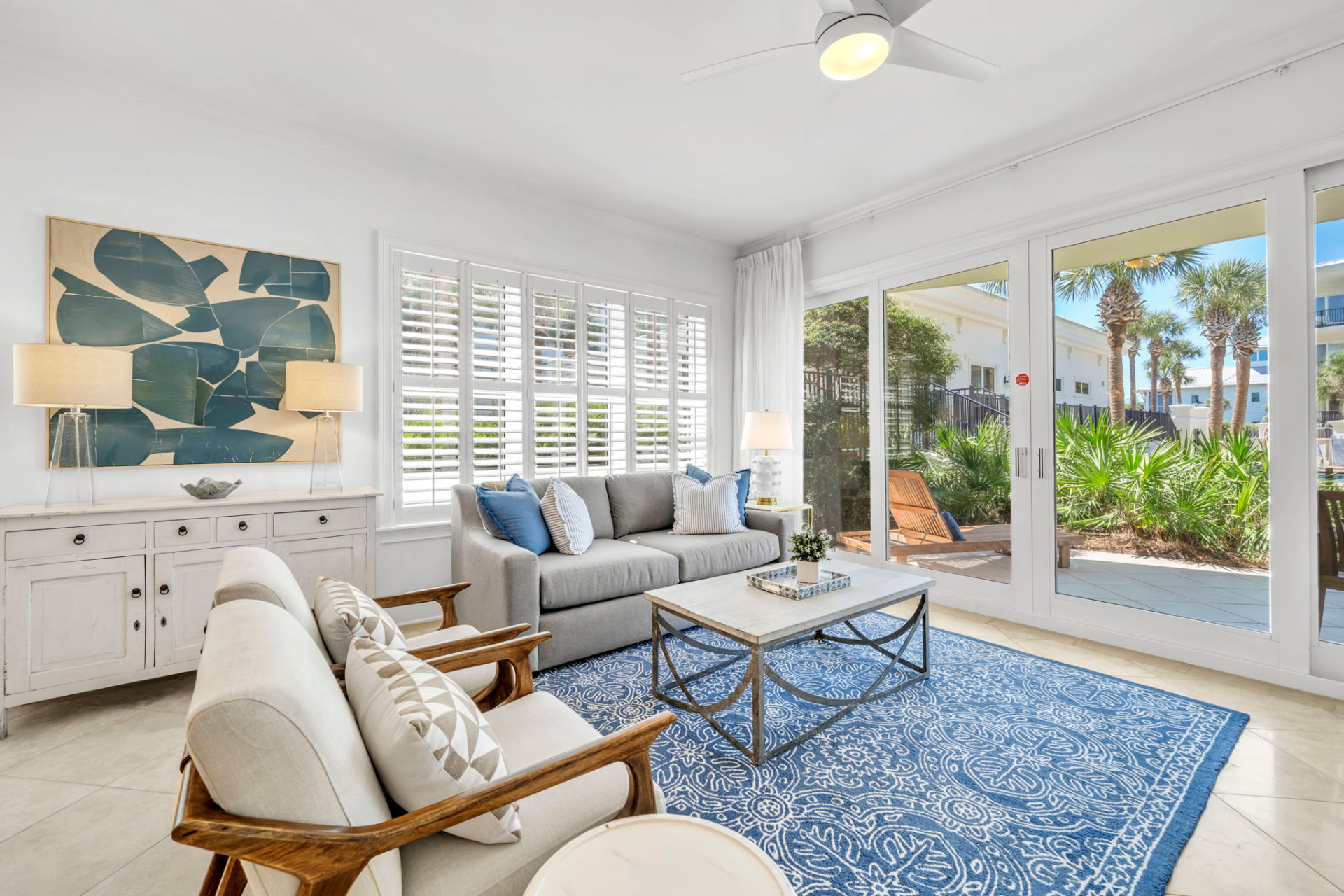 Palmera's living room, where a full house gathers after a beach day